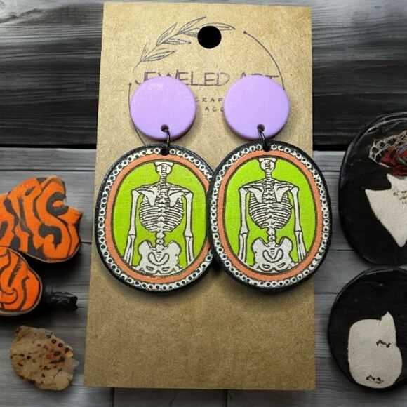 JEWELED ART Spooky Skeleton Oval Earrings Hand Painted Wood Halloween - Picture 3 of 3